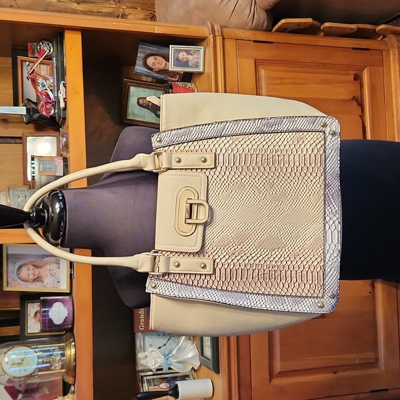 Vieta Purse - Picture 1 of 7